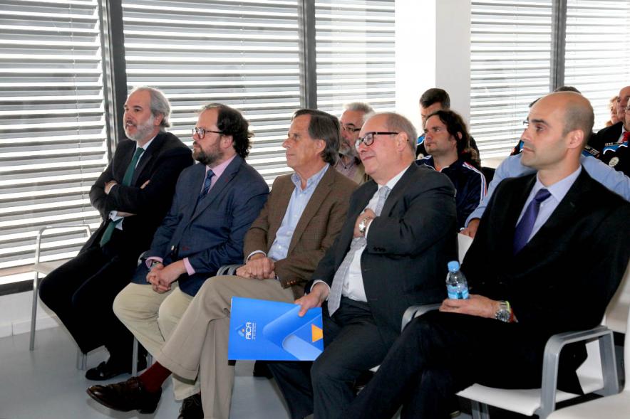 Representantes municipales durante la presentación