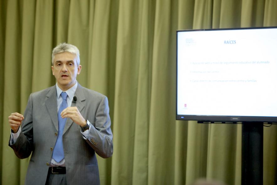 Ponente durante su exposición