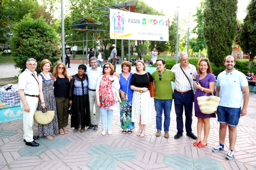 Autoridades y participantes al evento. . Fiesta del ArcoIris 2019 