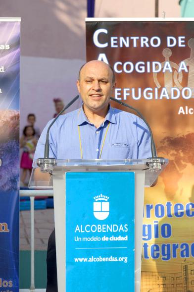 Celebración del Día del Arcoiris 2018 - Primer plano de uno de los representantes de la organización.