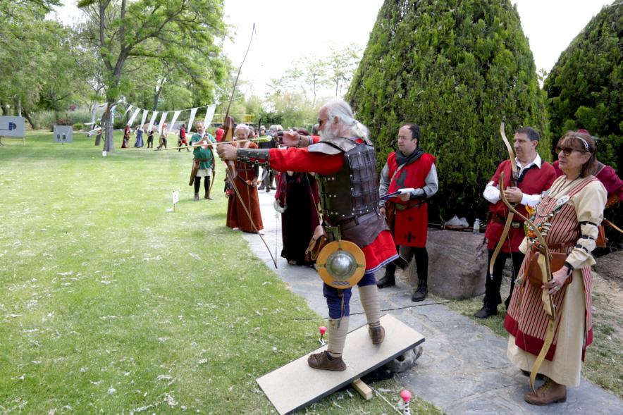 IXª Gran Tirada Medieval Ciudad de Alcobendas - Arqueros de Ulises - Grupo de arqueros. y su público.