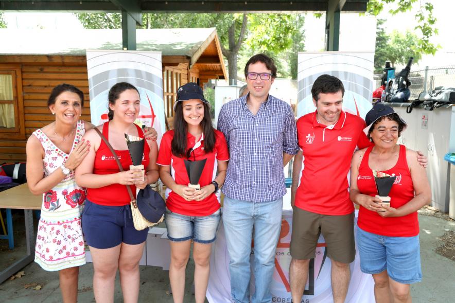 VIIº Trofeo Tiro con Arco Arqueros de Ulises - Imagen de ganadores de los trofeos femeninos con las personas que los han entregado.