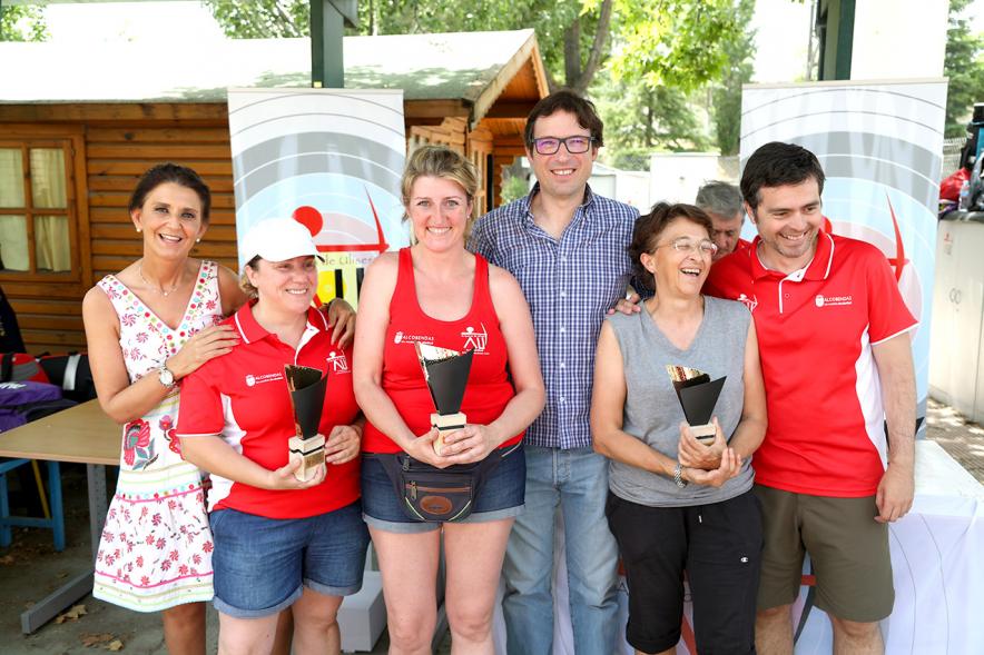 VIIº Trofeo Tiro con Arco Arqueros de Ulises - Imagen de ganadores de los trofeos femeninos con las personas que los han entregado.