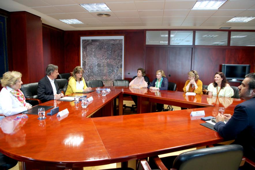 Representantes de cada una de las partes en la firma del acuerdo
