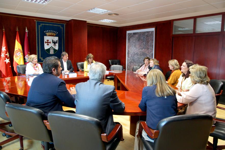 Representantes de cada una de las partes en la firma del acuerdo