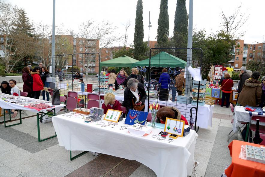 Paseo del Arte y de la Artesanía - Días Europeos de la Artesanía - Exposiciones de Artesanía Tradicional en la Plaza Mayor - Imagen de los diferentes stands de la feria.