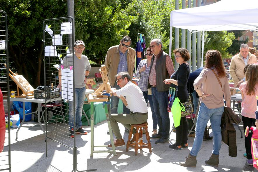 Días Europeos de la Artesanía - Paseo del Arte y la Artesanía - El concejal visita la feria.