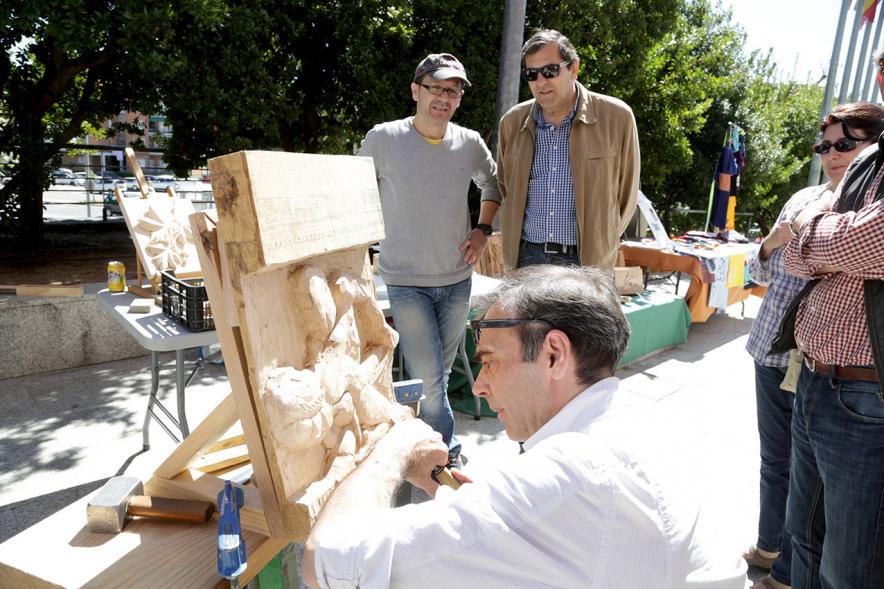 Días Europeos de la Artesanía - Paseo del Arte y la Artesanía -  El concejal visita la feria.