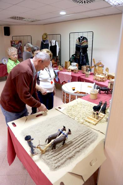 Visitantes en la Exposición Días Europeos de la Artesanía.