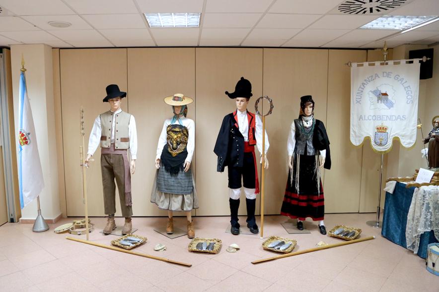 Trajes típicos. Exposiciones de Artesanía .
