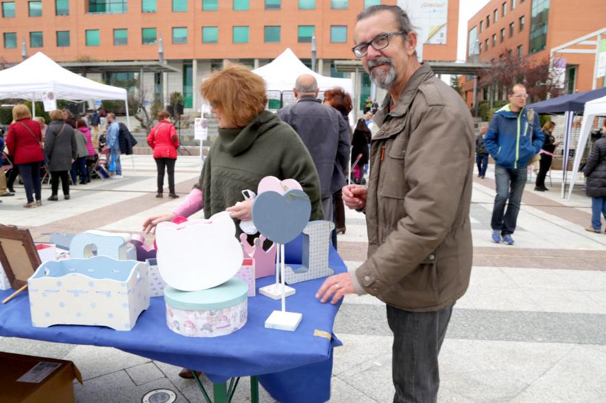 Paseo del Arte y de la Artesanía - Días Europeos de la Artesanía - Exposiciones de Artesanía Tradicional en la Plaza Mayor - Imagen de uno de los stands de la feria.