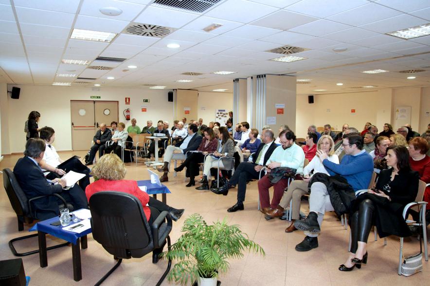 Asamblea Distrito Centro - Encuentros con el Alcalde - Panorámica de los vecinos y las autoridades.
