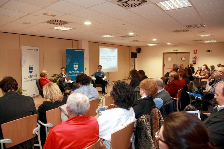 Asamblea - Encuentros con el Alcalde - Distrito Centro - Panoramica de los asistentes.