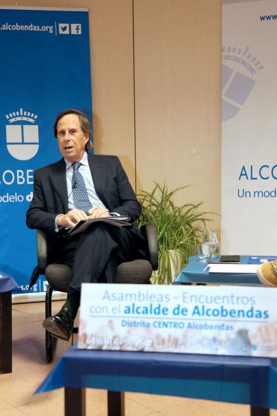 Asamblea Distrito Centro - Encuentros con el Alcalde - Primer plano del alcalde.  