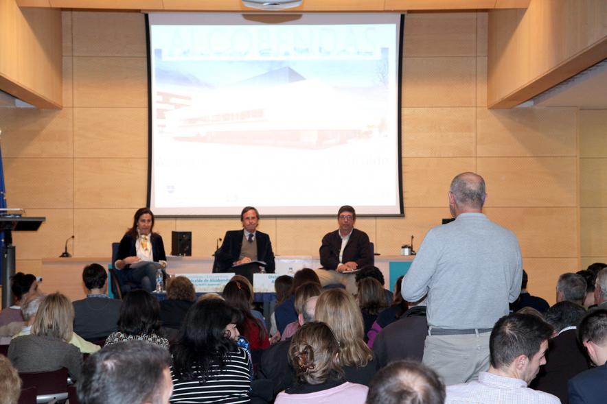 Asamblea Distrito Norte - Encuentros con el Alcalde - Imagen de un vecino preguntando.