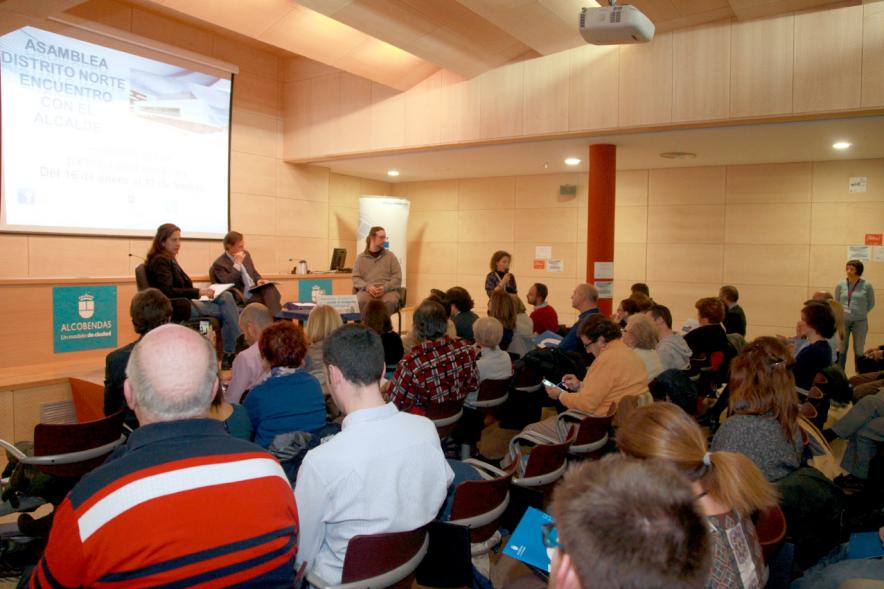 Asamblea - Encuentros con el Alcalde Distrito Norte - Panorámica de la sala.