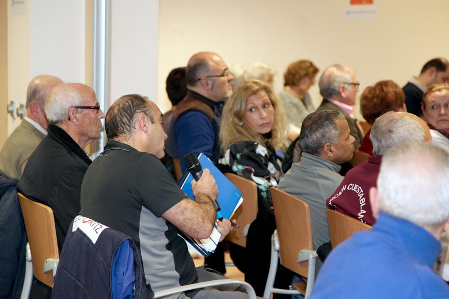 Asamblea Distrito Centro - Encuentros con el Alcalde - Imagen de un vecino preguntando.