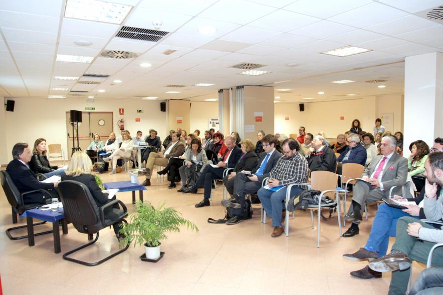 Asamblea Distrito Urbanizaciones - Encuentros con el Alcalde - Imagen lateral de la sala de la asamblea.