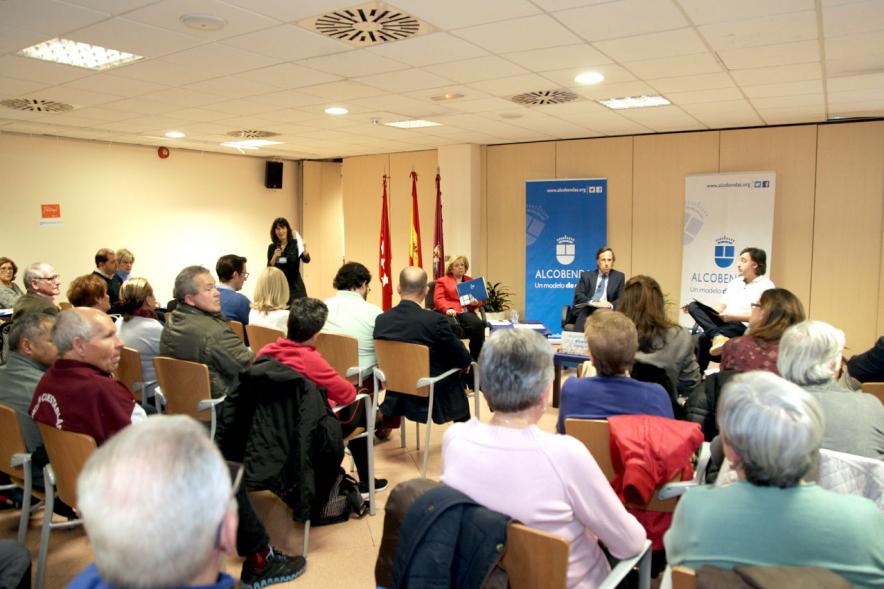 Asamblea Distrito Centro - Encuentros con el Alcalde - Panorámica de los vecinos y las autoridades.