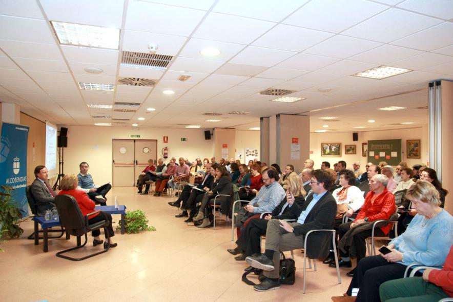 Asamblea - Encuentros con el Alcalde - Distrito Centro - Vista general de la sala.