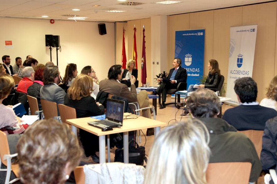 Asamblea Distrito Urbanizaciones - Encuentros con el Alcalde - Imagen lateral de los vecinos.