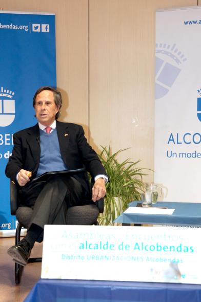 Asamblea Distrito Urbanizaciones - Encuentros con el Alcalde - Primer plano del alcalde.