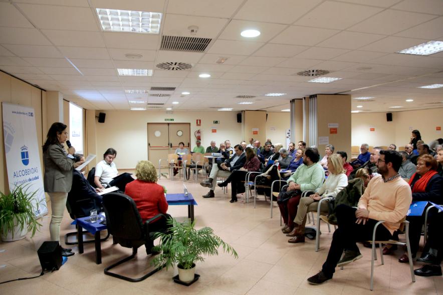 Asamblea Distrito Centro - Encuentros con el Alcalde - Imagen de los vecinos y las autoridades.