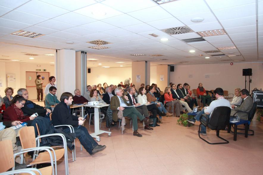 Asamblea Encuentros con el Alcalde - Distrito Urbanizaciones - Los vecinos con el alcalde.