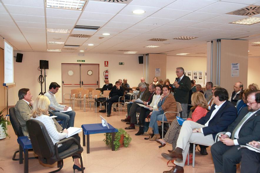 Asamblea Encuentros con el Alcalde - Distrito Urbanizaciones - Los vecinos con el alcalde.