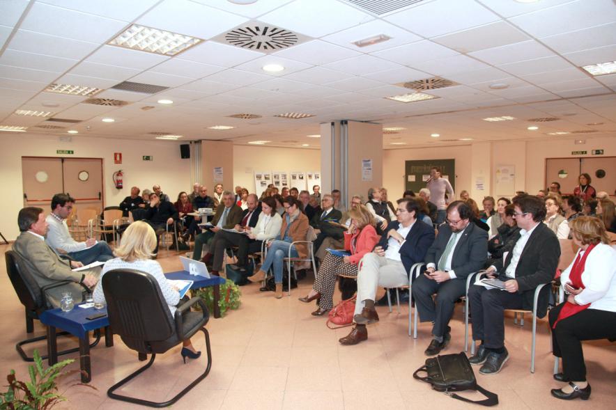 Asamblea Encuentros con el Alcalde - Distrito Urbanizaciones - El alcalde responde.