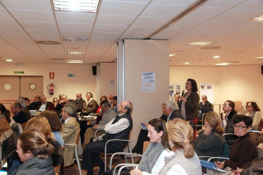 Asamblea Encuentros con el Alcalde - Distrito Urbanizaciones - Una vecina pregunta.