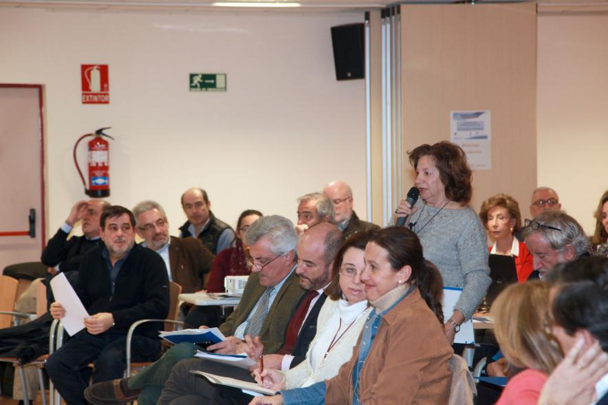 Asamblea Encuentros con el Alcalde - Distrito Urbanizaciones -  Una vecina pregunta.