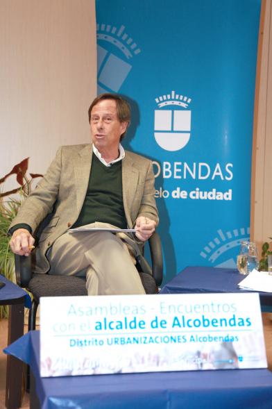 Asamblea Encuentros con el Alcalde - Distrito Urbanizaciones -  El alcalde responde.