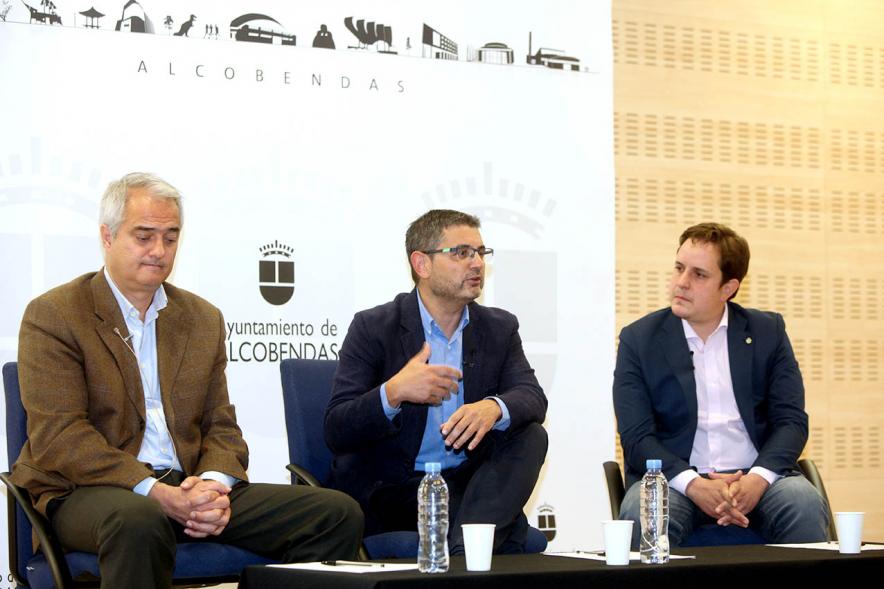 Asamblea de Distrito Centro - Imagen de la mesa de la corporación municipal, con el alcalde Sánchez Acera.