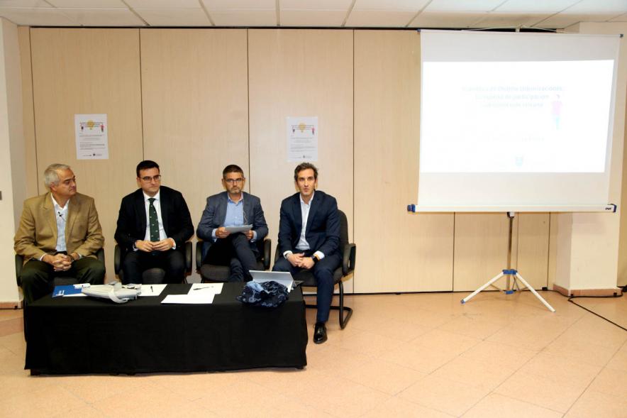 Asamblea de Distrito Urbanizaciones -Primer plano de los responsables municipales de los distritos con el alcalde Sánchez Acera y el vice alcalde Miguel Ángel Arranz.