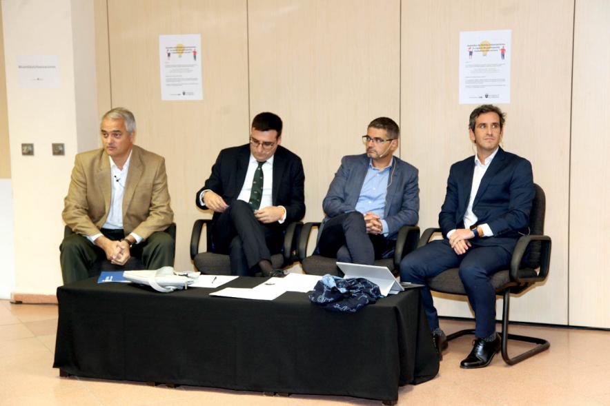 Asamblea de Distrito Urbanizaciones - Primer plano de los responsables municipales de los distritos con el alcalde Sánchez Acera y el vice alcalde Miguel Ángel Arranz.