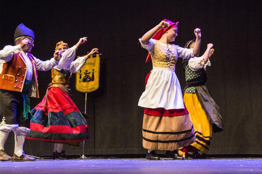 Día de Asturias. Fiesta de la Santina - Baile asturiano típico.