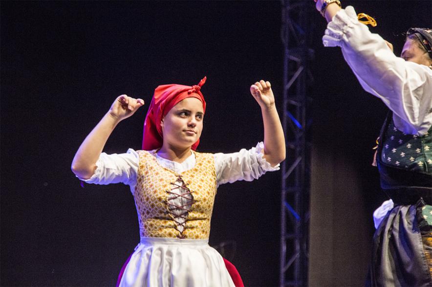 Día de Asturias. Fiesta de la Santina -  Danzantes típicas asturianas.