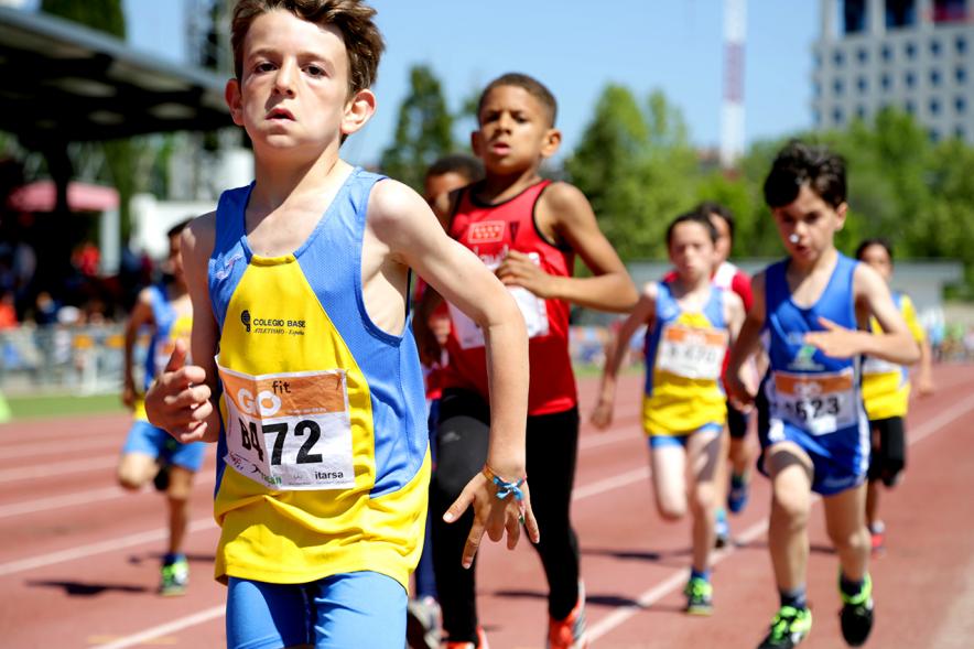 XVIII Trofeo de Atletismo Colegio Base - Primer plano de los corredores infantiles.