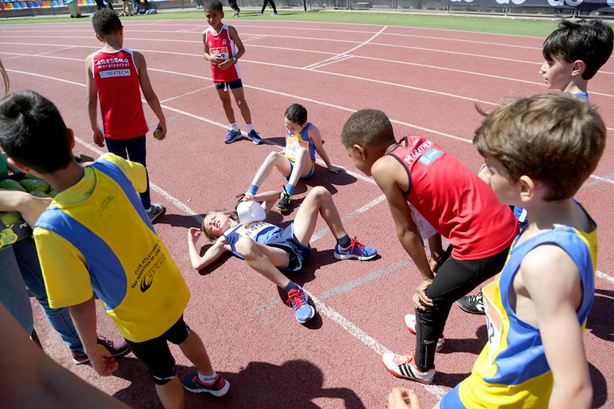 XVIII Trofeo de Atletismo Colegio Base - Primer plano de los corredores infantiles.