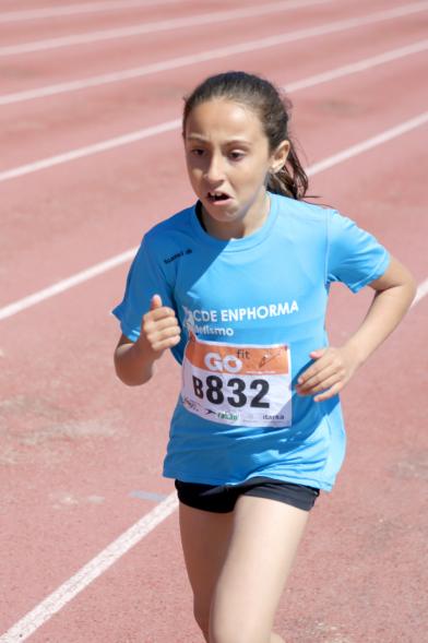 XVIII Trofeo de Atletismo Colegio Base - Primer plano de una corredora infantil.