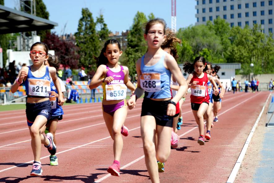 XVIII Trofeo de Atletismo Colegio Base -  Primer plano de los corredores infantiles.- 149207