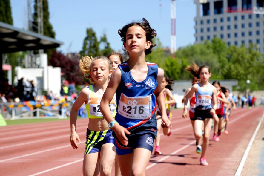 XVIII Trofeo de Atletismo Colegio Base - Primer plano de los corredores infantiles.