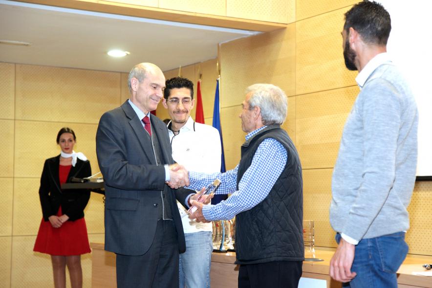 Gala del Atletismo Madrileño - Imagen del acto de entrega de un galardón.