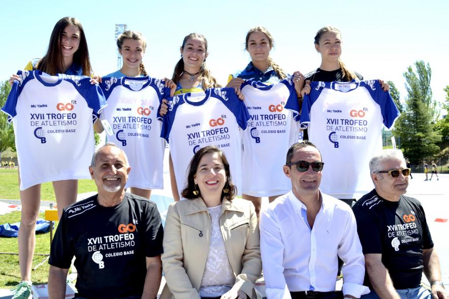XVIIº Torneo de Atletismo Colegio Base - Posado de un equipo.