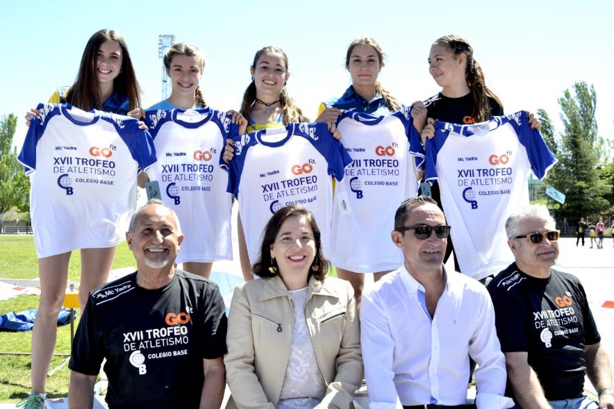 XVIIº Torneo de Atletismo Colegio Base - Posado de un equipo.