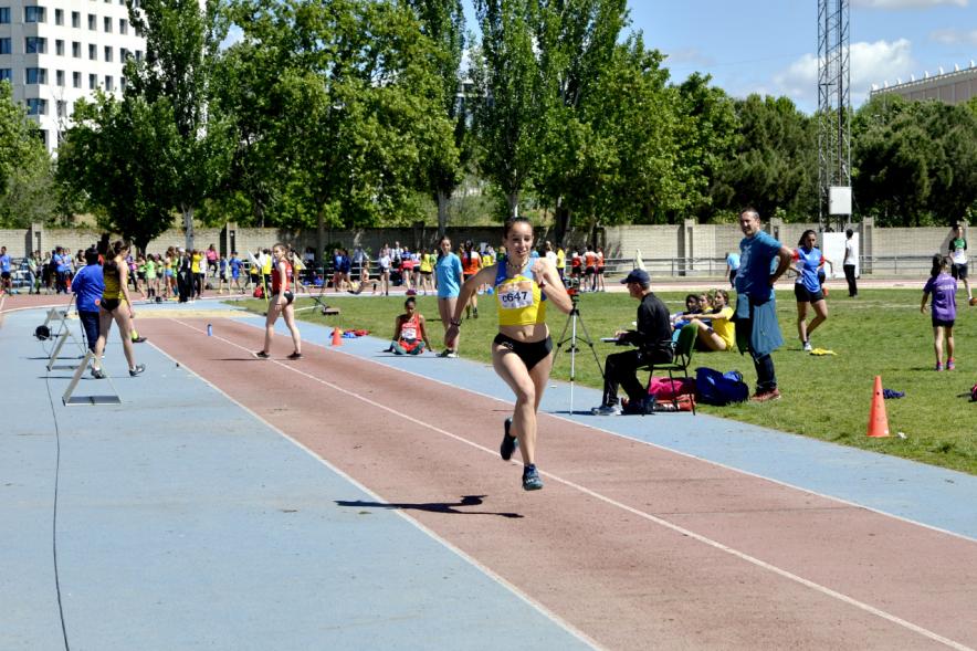 XVIIº Torneo de Atletismo Colegio Base - Una atleta.