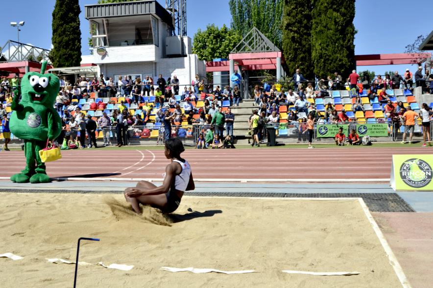 XVIIº Torneo de Atletismo Colegio Base - Salto de longitud.