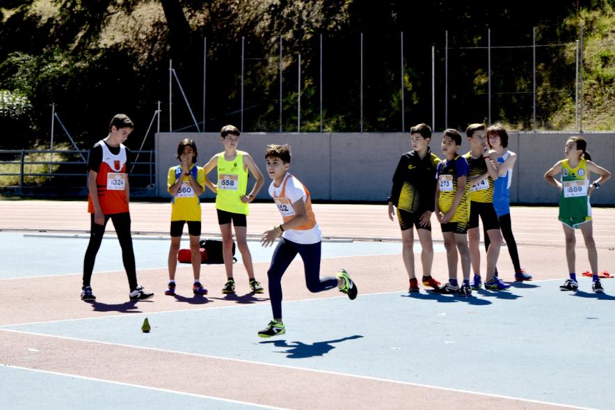 XVIIº Torneo de Atletismo Colegio Base - Equipo preparándose.