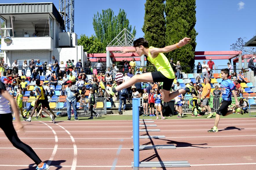 XVIIº Torneo de Atletismo Colegio Base -  Salto de vallas.